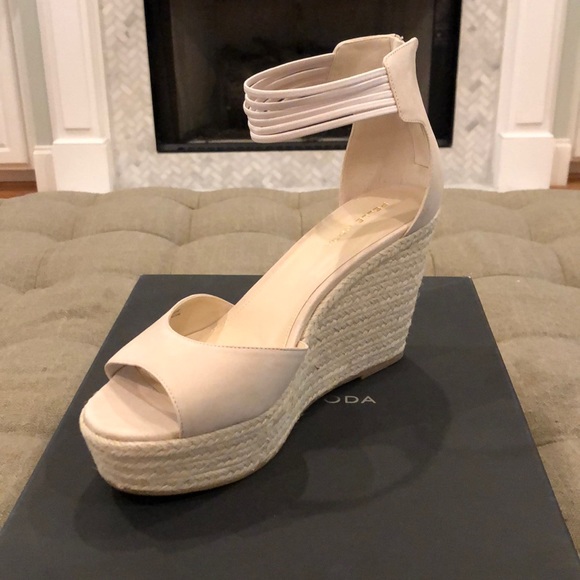 Pelle Moda Wedge Sandel. Women’s 9.5 New with Box. - Picture 2 of 8